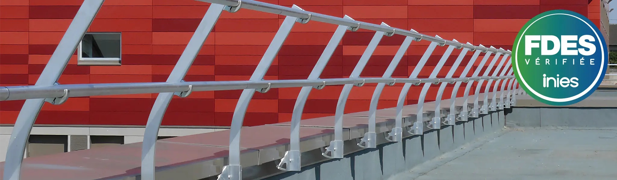 Barrial® fixation mécanique : Garde-corps pour toiture-terrasse inaccessible au public, fdes